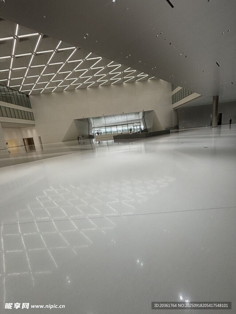 現(xiàn)代簡(jiǎn)約風(fēng)格室內(nèi)空曠空間