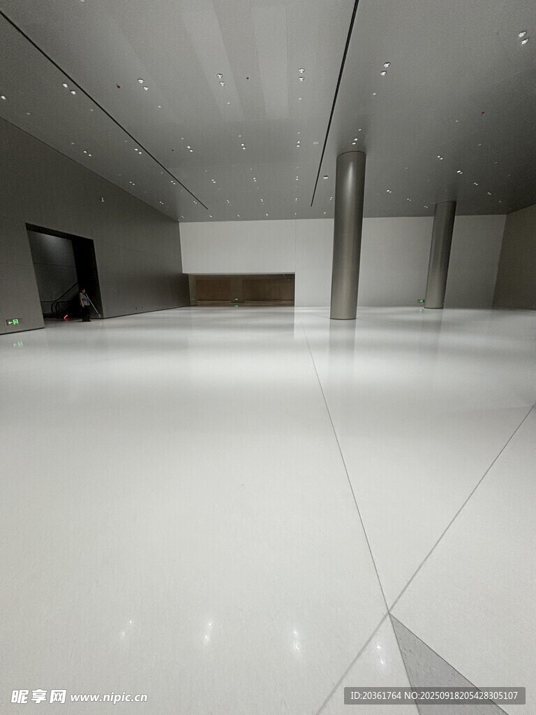 空曠現(xiàn)代室內(nèi)空間場景