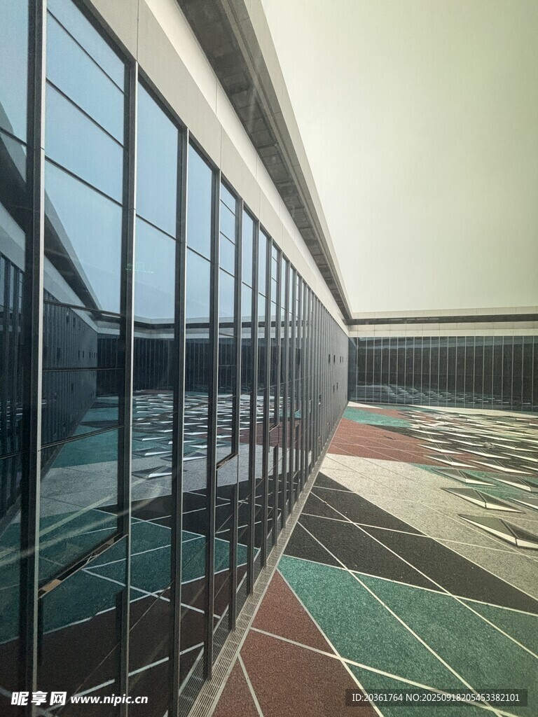 現(xiàn)代玻璃建筑外觀景觀