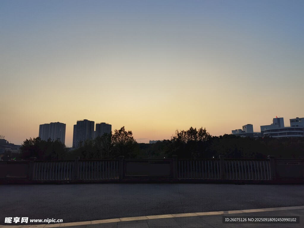 城市黃昏天際線景觀