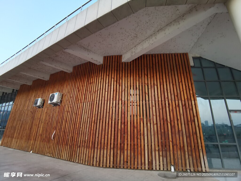 木質(zhì)外墻現(xiàn)代建筑外觀