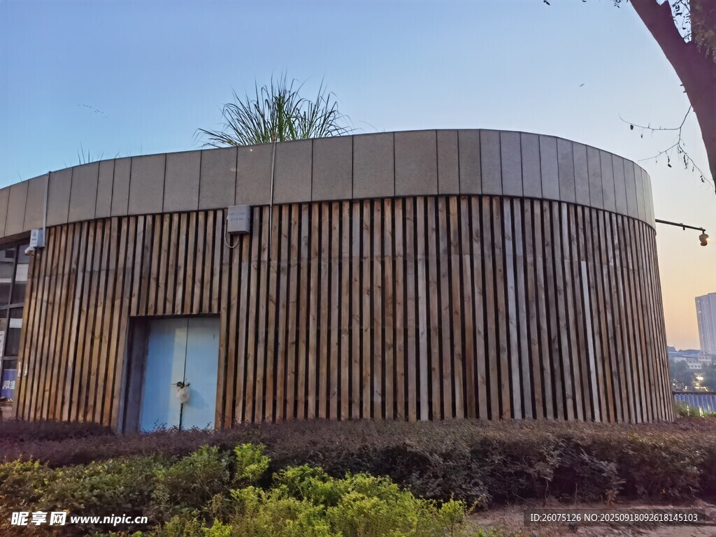 圓形木質(zhì)建筑外觀景觀