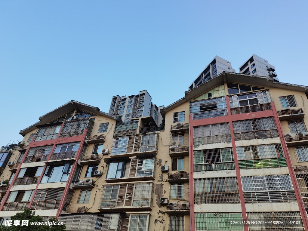 錯落有致的多層居民住宅樓
