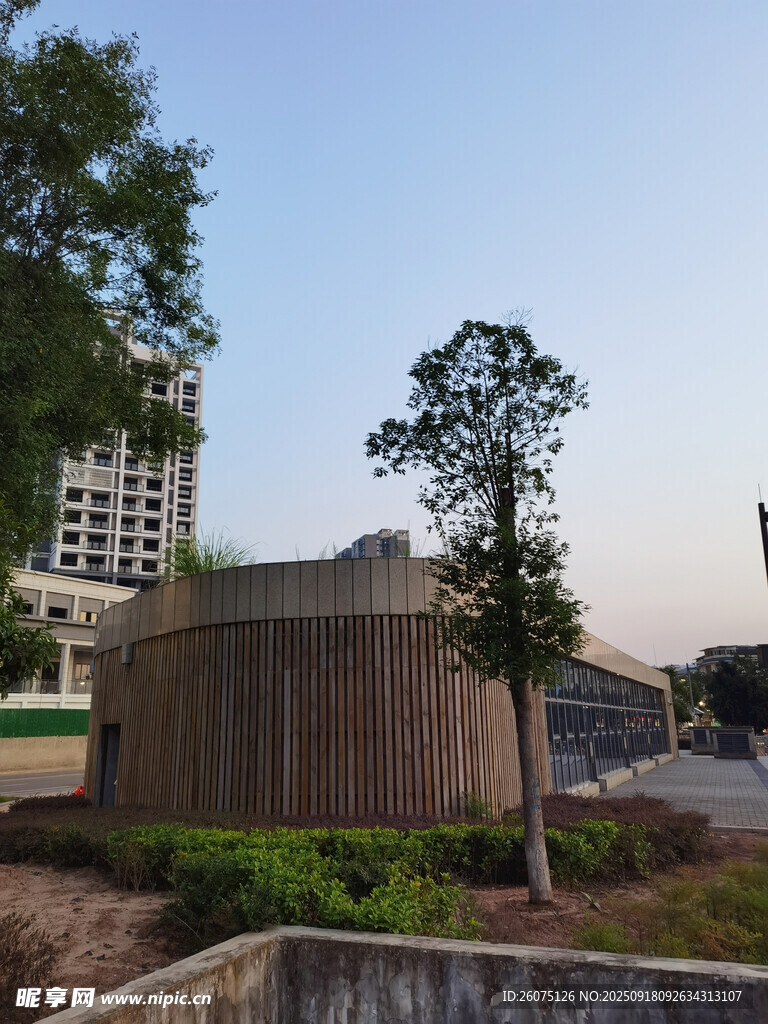 城市中的圓形建筑景觀