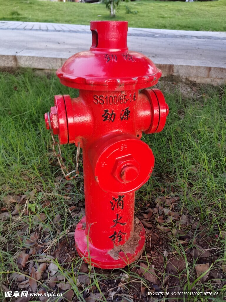 紅色戶外消防栓特寫
