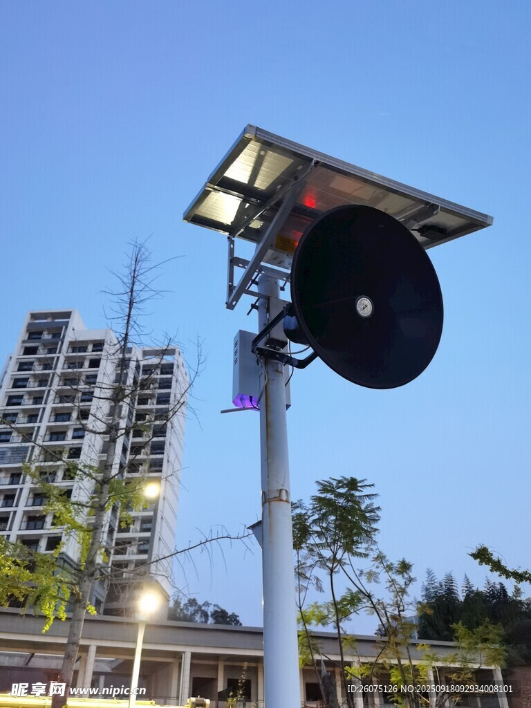 太陽能路燈照亮城市角落