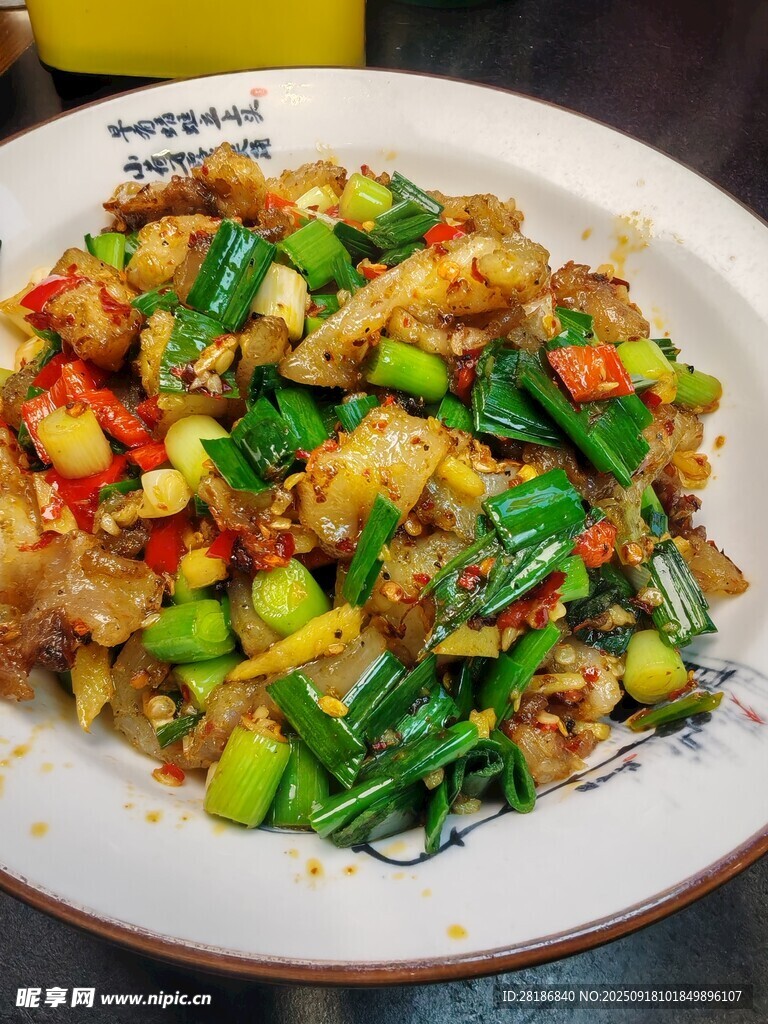 蒜苗炒牛筋