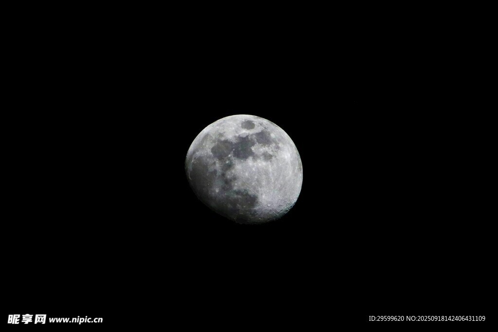夜空中的半圓月亮