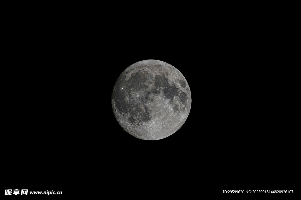 夜空中的滿月