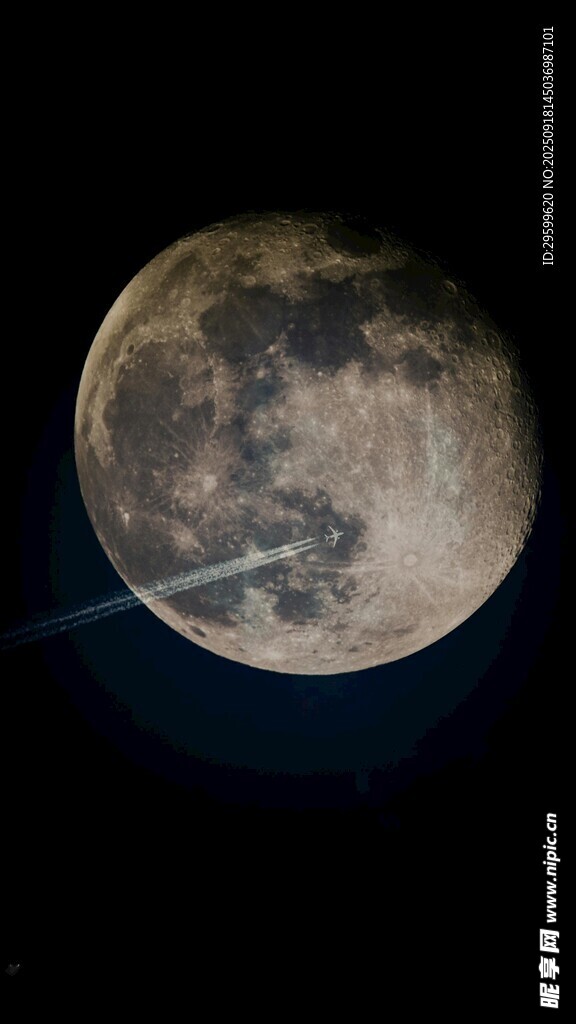 夜空中的滿月