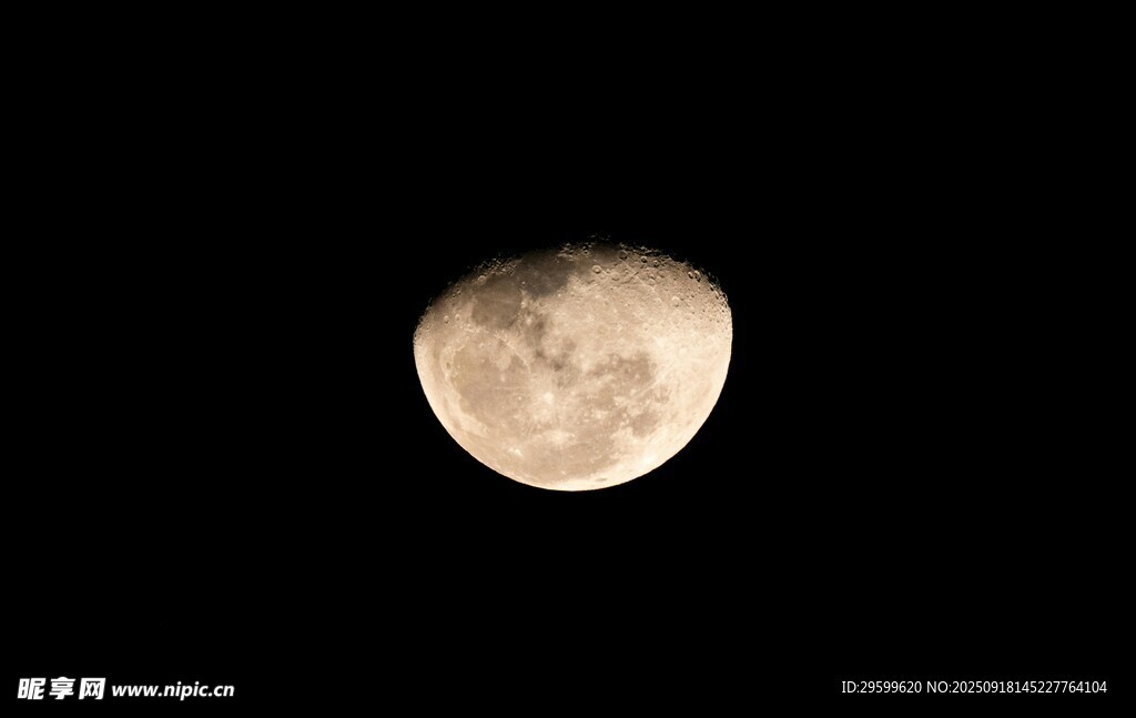 夜空中的半輪明月
