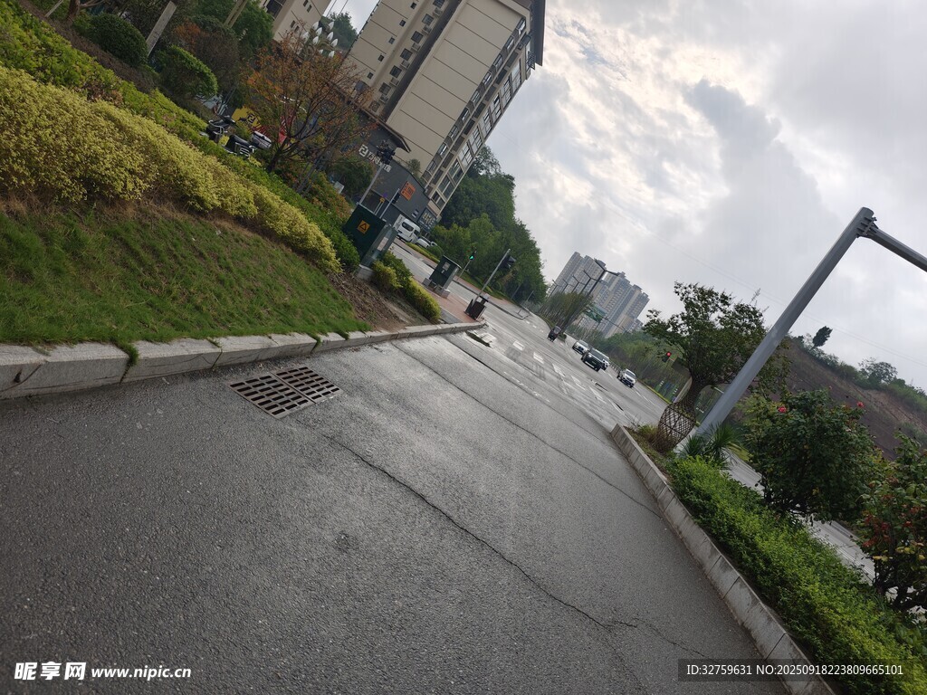 城市中的寧?kù)o道路景觀