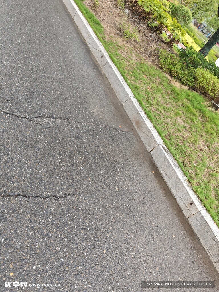 路邊瀝青路面裂縫特寫(xiě)