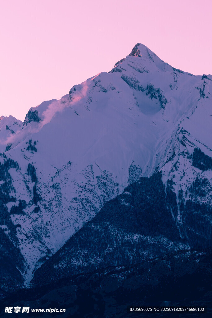 雪山暮色