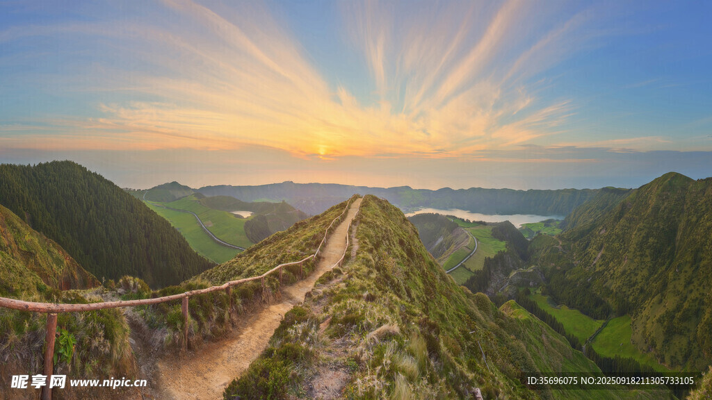 山間棧道賞壯麗日出美景
