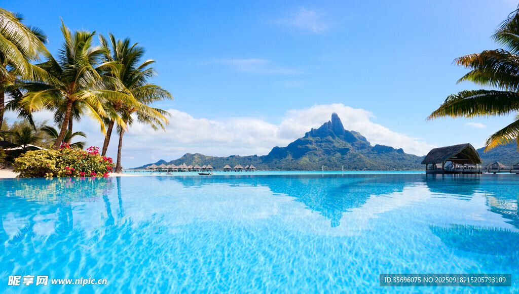 熱帶泳池邊的絕美海景