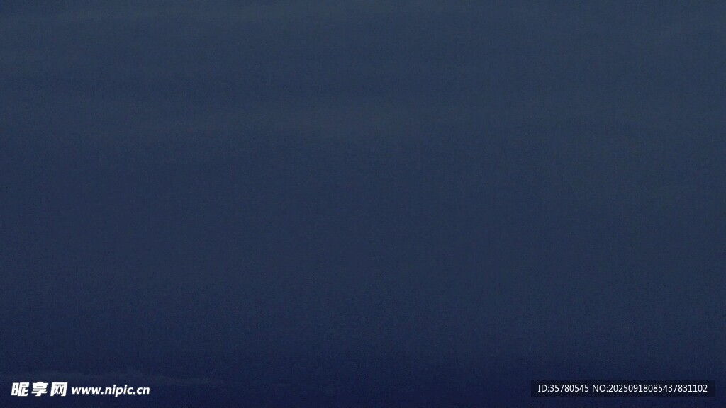 紫灰藍(lán)寫實(shí)風(fēng)雷電暴雨場景