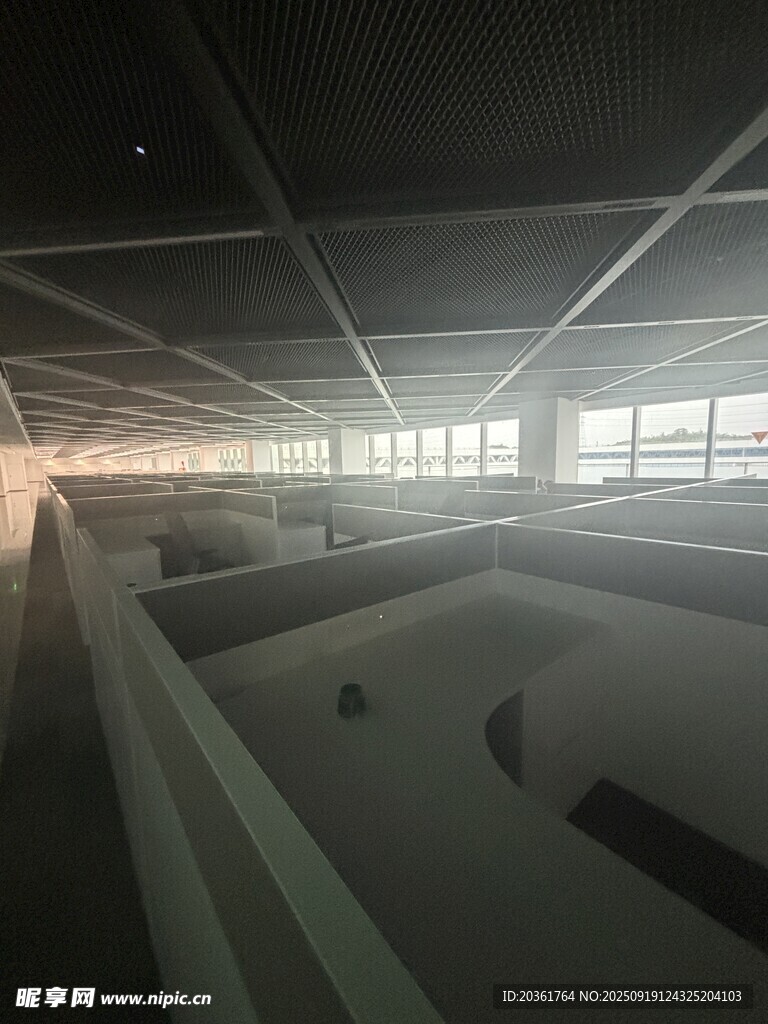 昏暗室內(nèi)建筑空間場(chǎng)景