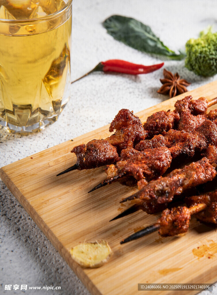 美味烤串配清爽飲品