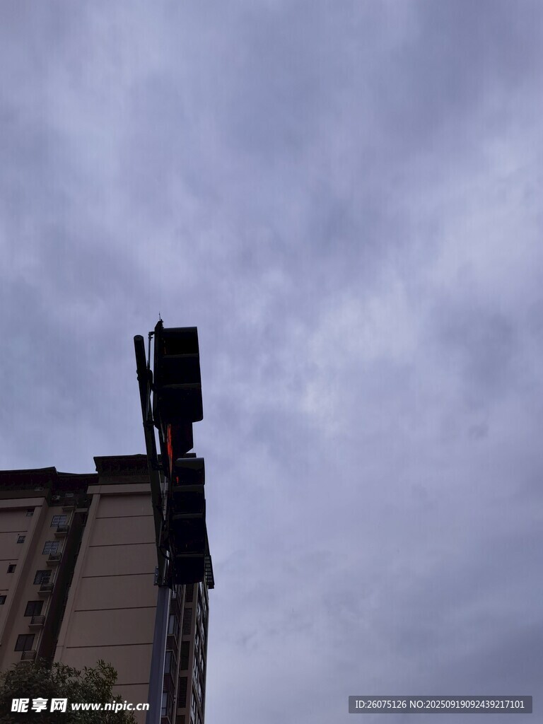 高樓之上的天空景象