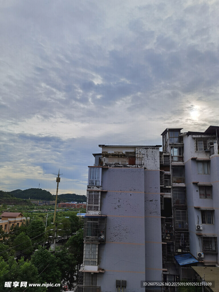 城市樓宇間的天空景致