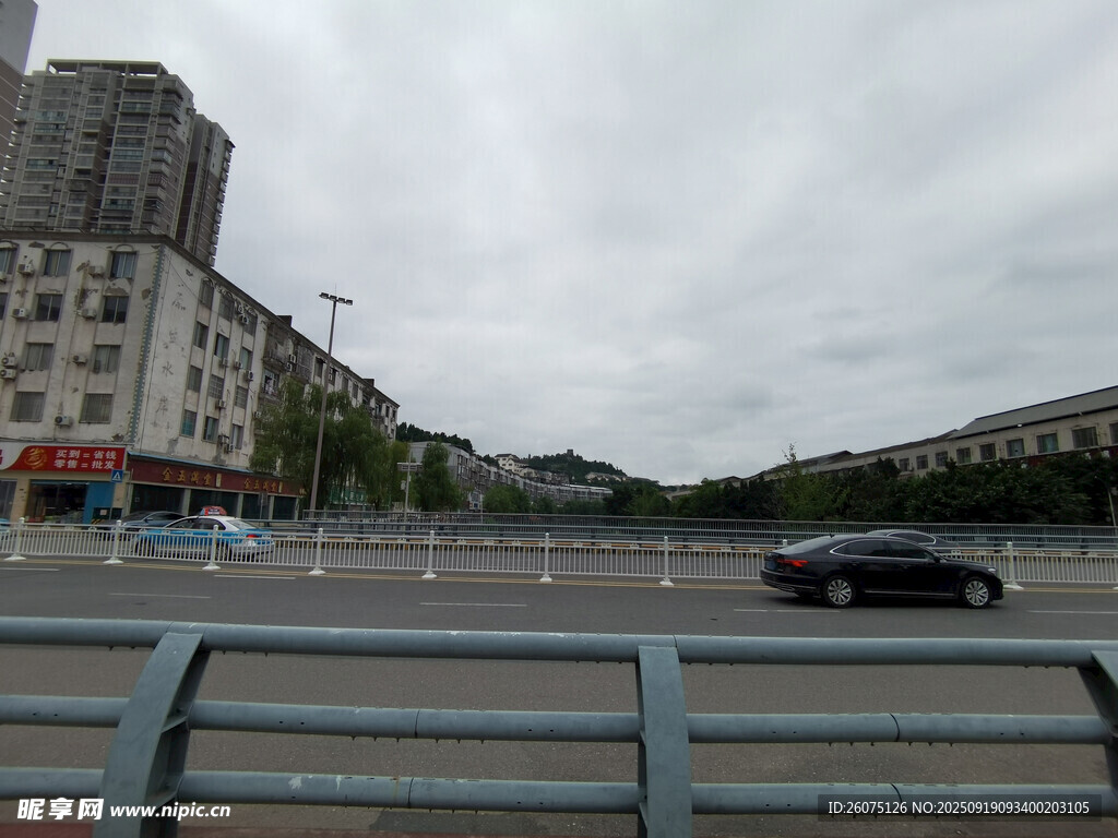 城市街道景象