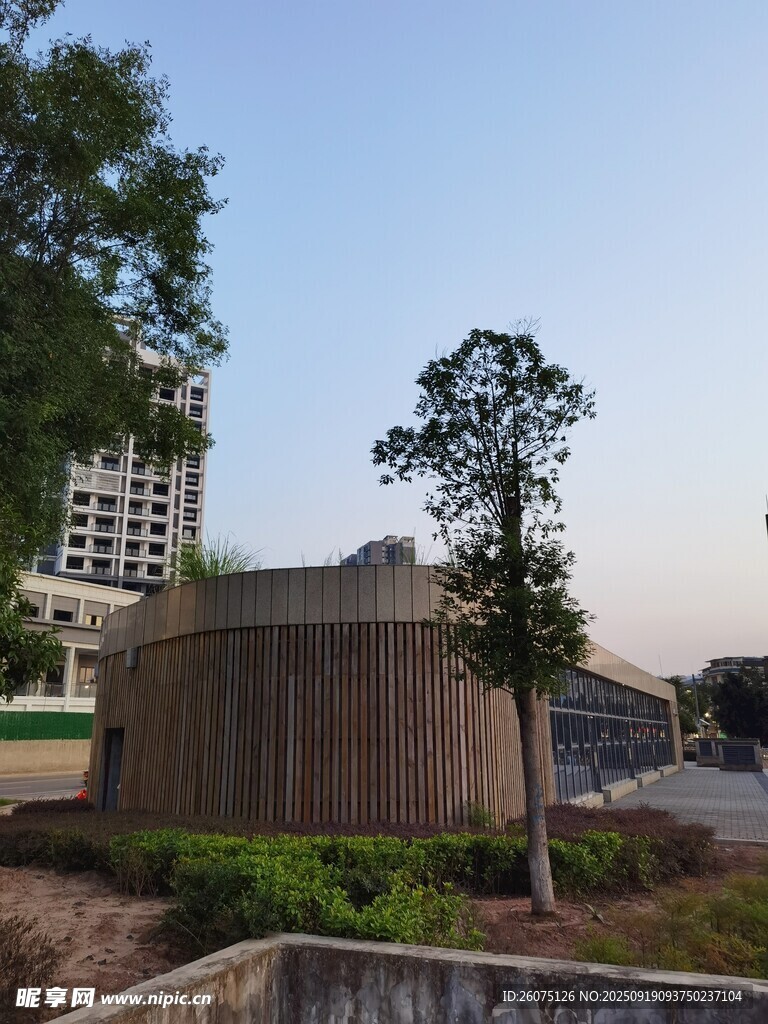 城市中的圓形建筑景觀
