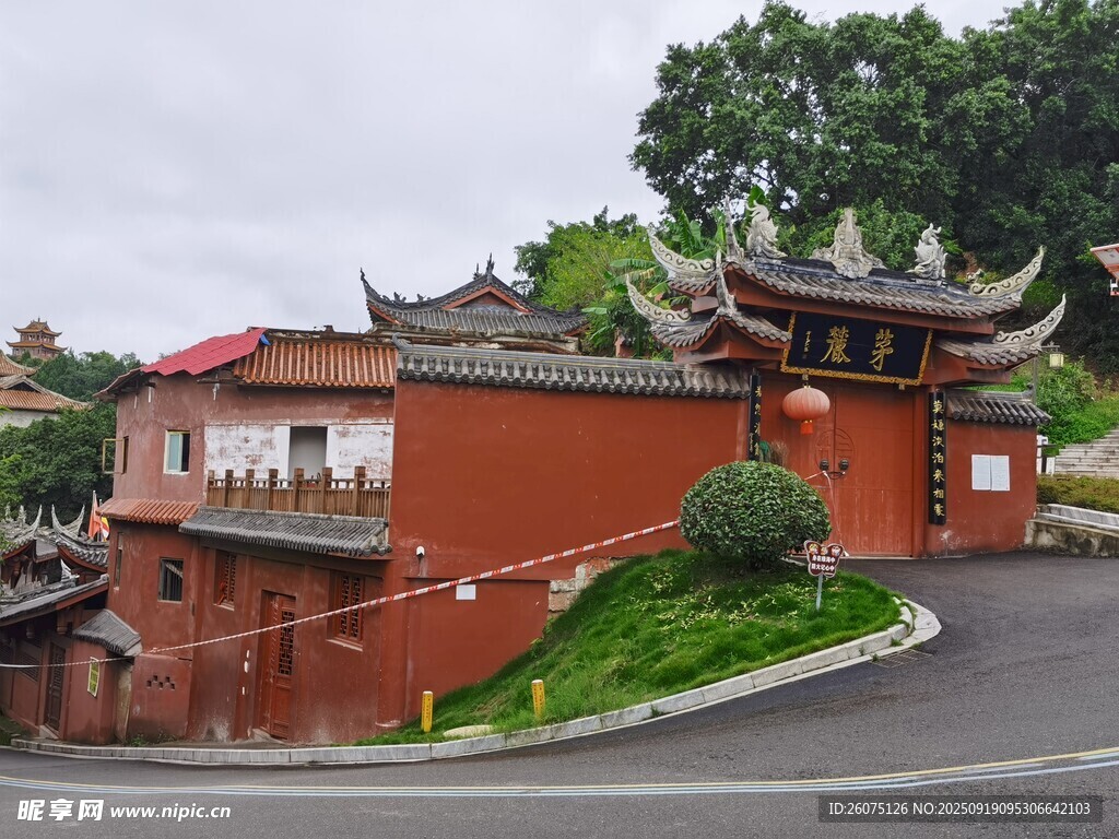 中式紅墻古建筑景致