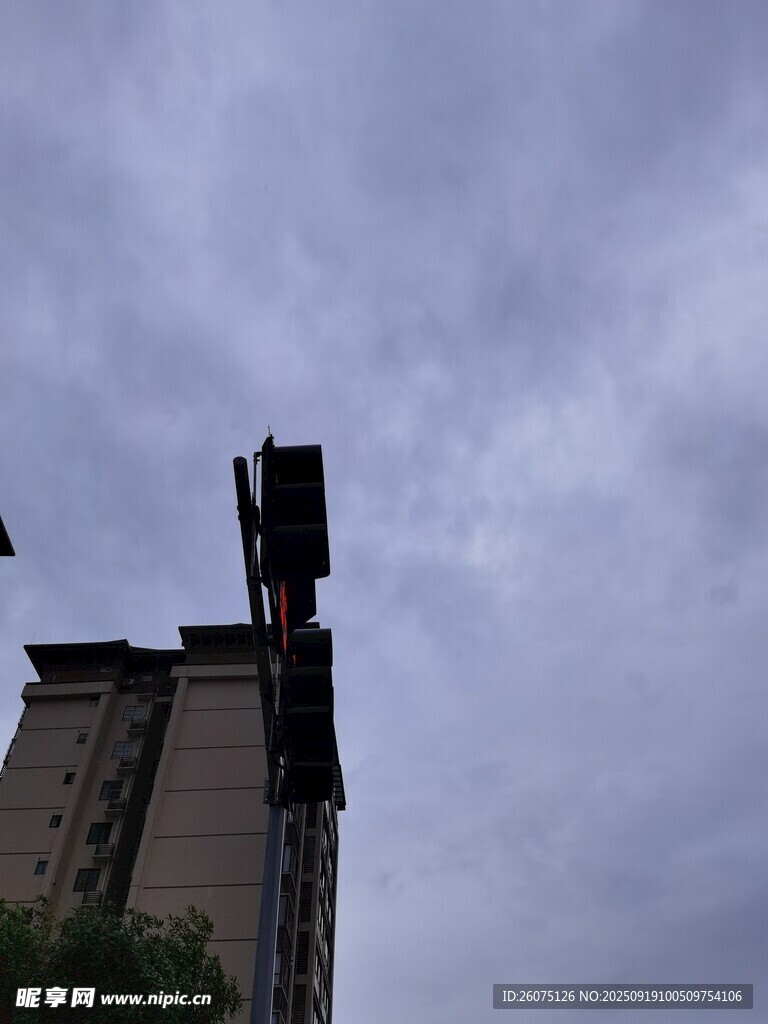 高樓頂?shù)钠嫣乜罩薪Y構