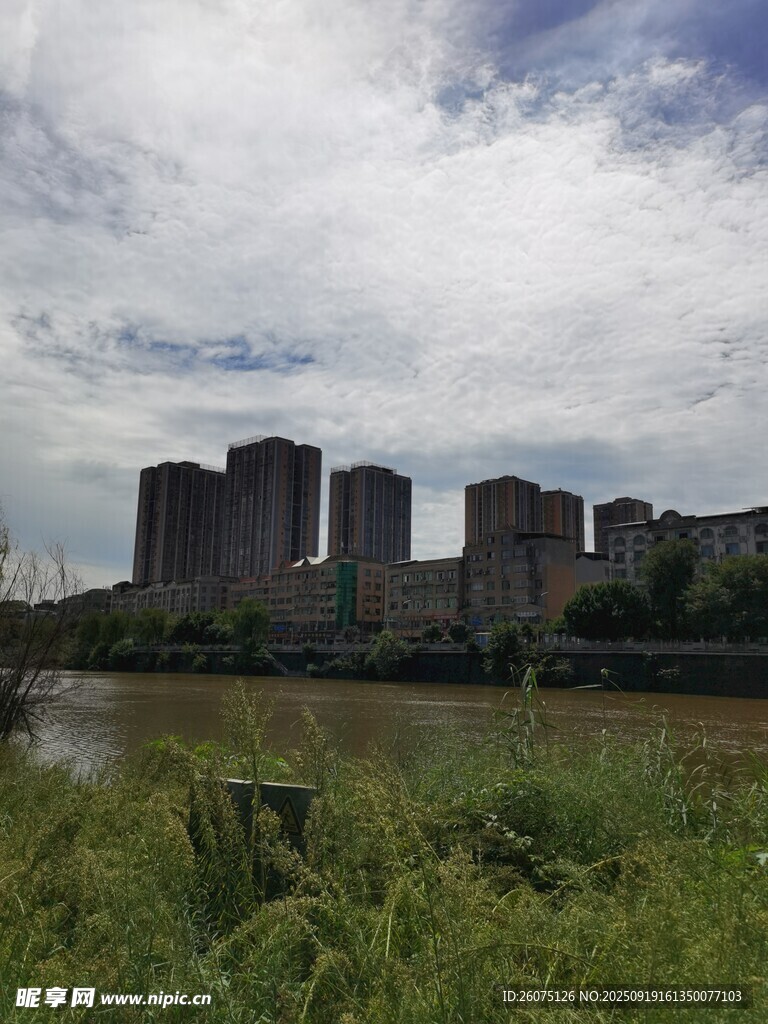 河畔城堡遠(yuǎn)景