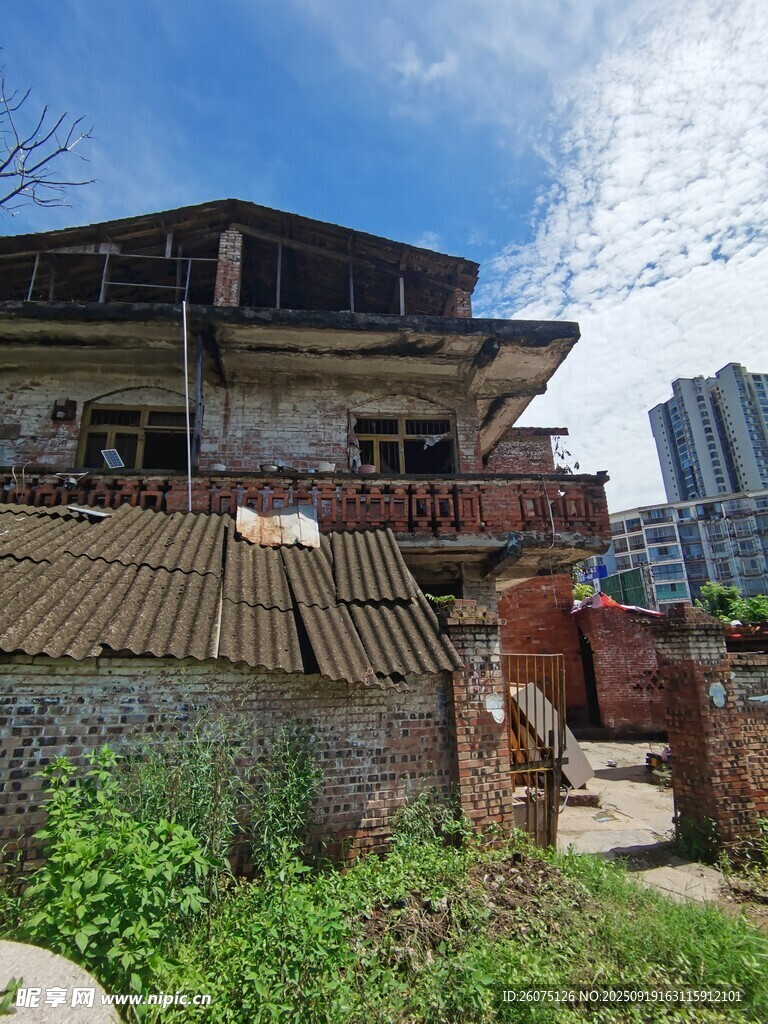 老舊廢棄房屋盡顯滄桑