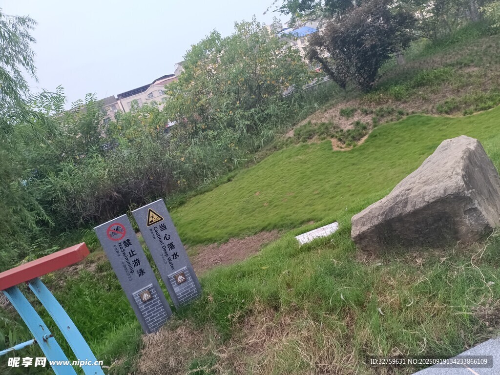 戶外草地休閑場(chǎng)景