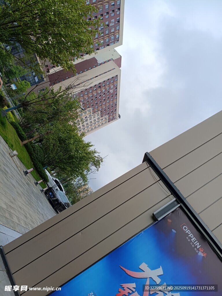 戶外建筑與藍(lán)色畫面景觀