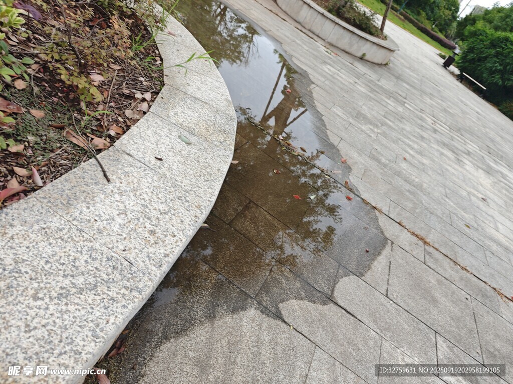 路面積水