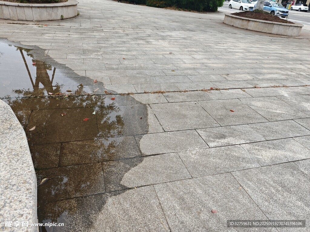 地面積水的城市景觀(guān)