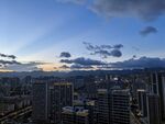 城市天際線的黃昏美景