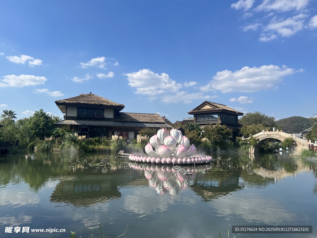 湖畔中式建筑美景如畫