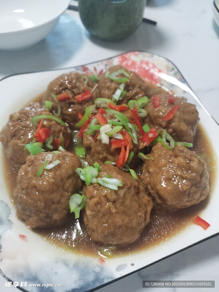 美味紅燒獅子頭