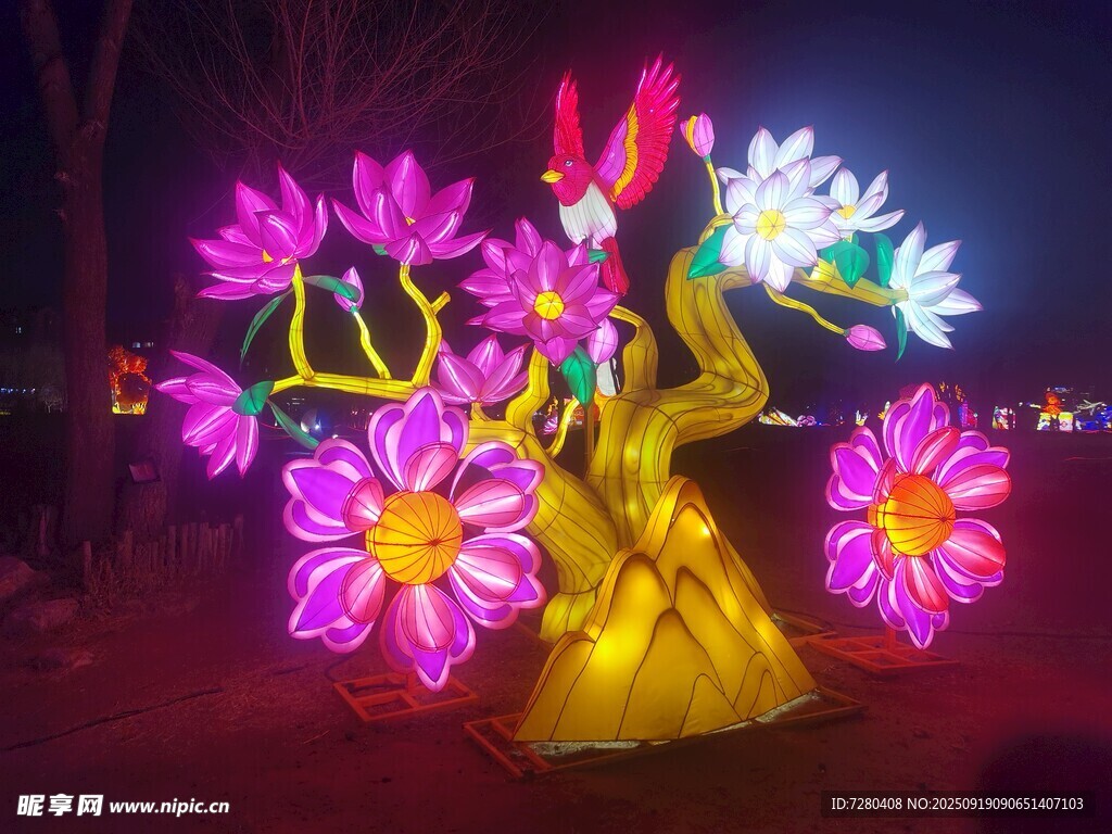 絢麗花燈造型獨特的花朵