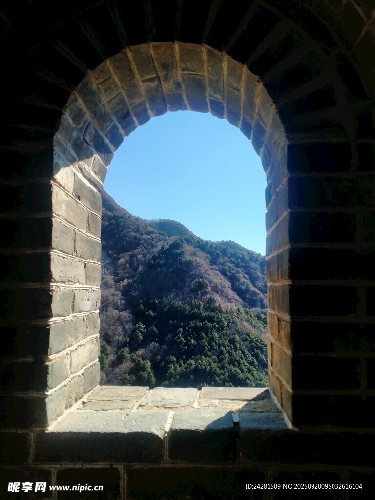 長(zhǎng)城窗景下的壯美山色