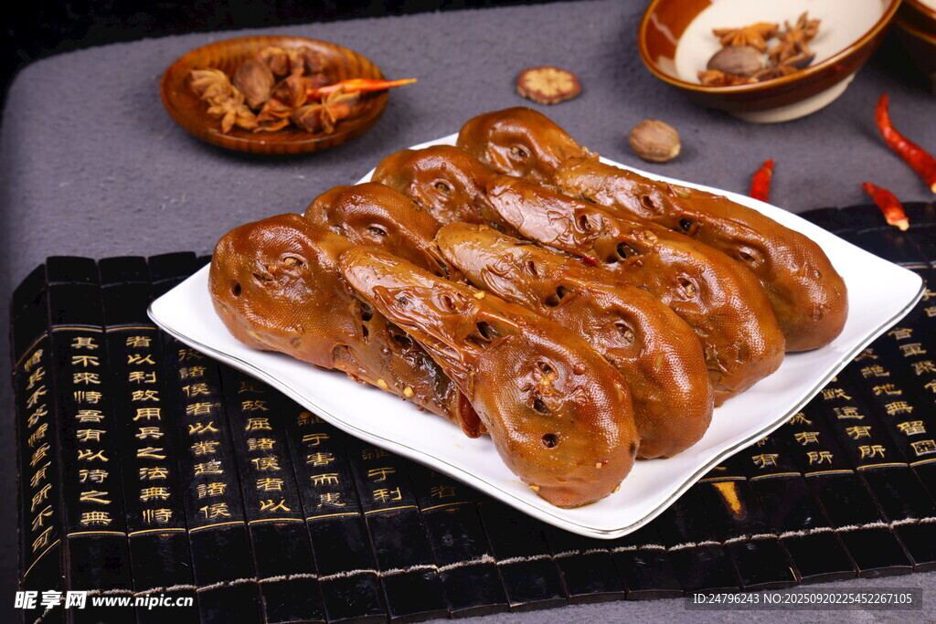 美味鹵鴨頭