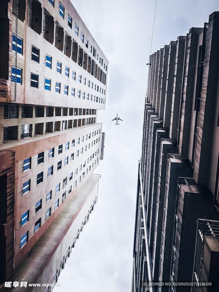 仰視城市高樓建筑景觀