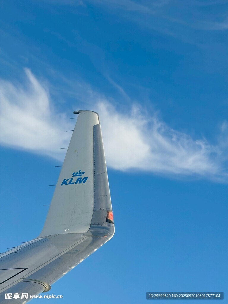 飛機(jī)尾翼與藍(lán)天美景