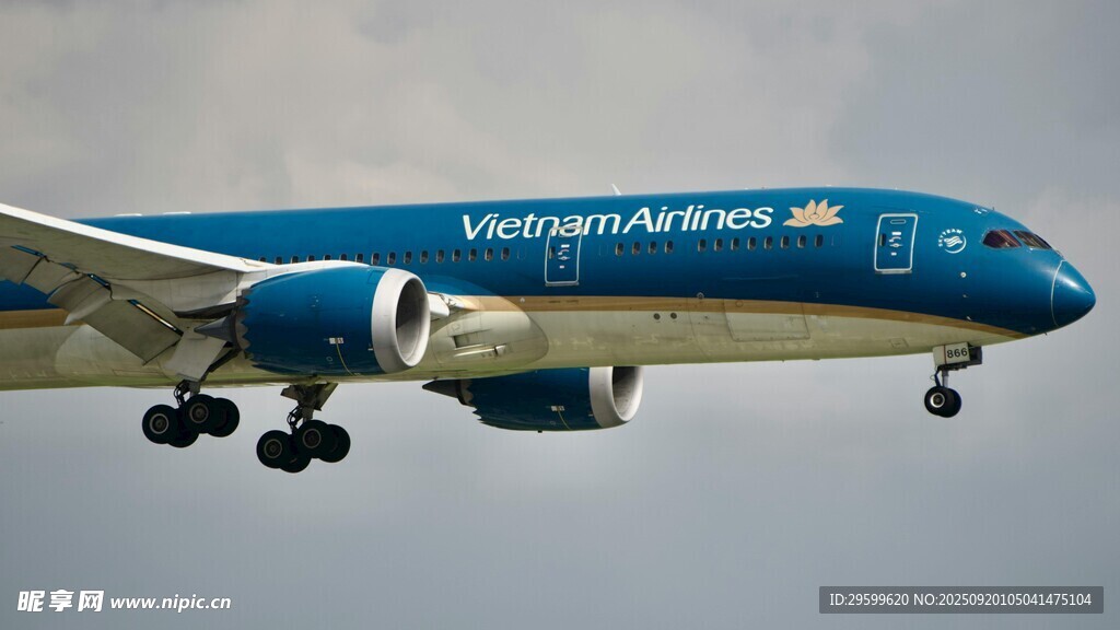 荷蘭皇家航空飛機起飛瞬間