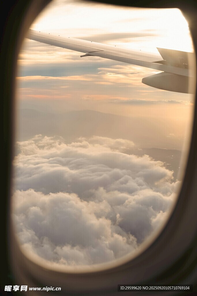 機窗外的云海美景