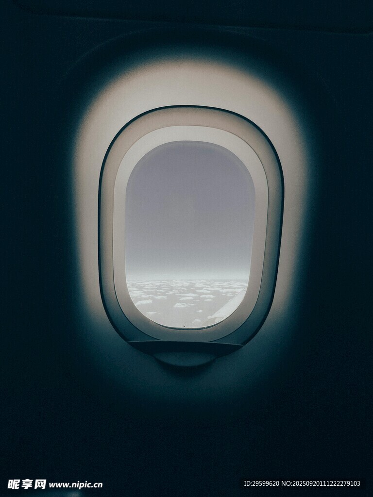 飛機舷窗望外的天空景色
