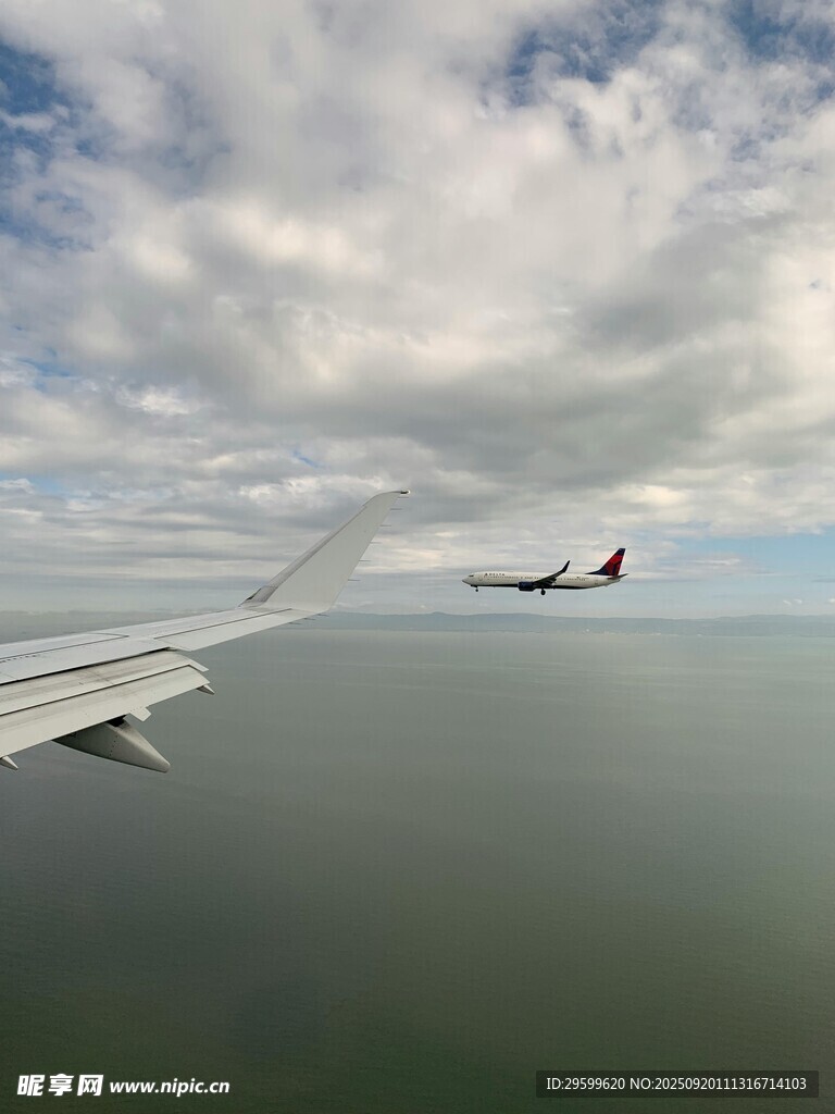 飛機云端飛行美景
