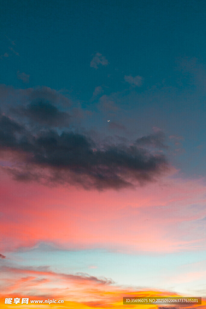 絢麗多彩的天空晚霞美景