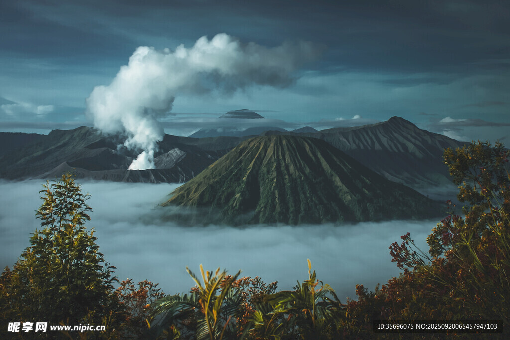 壯麗火山云海景觀