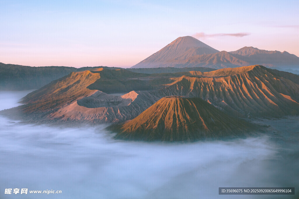 壯麗火山云海景觀
